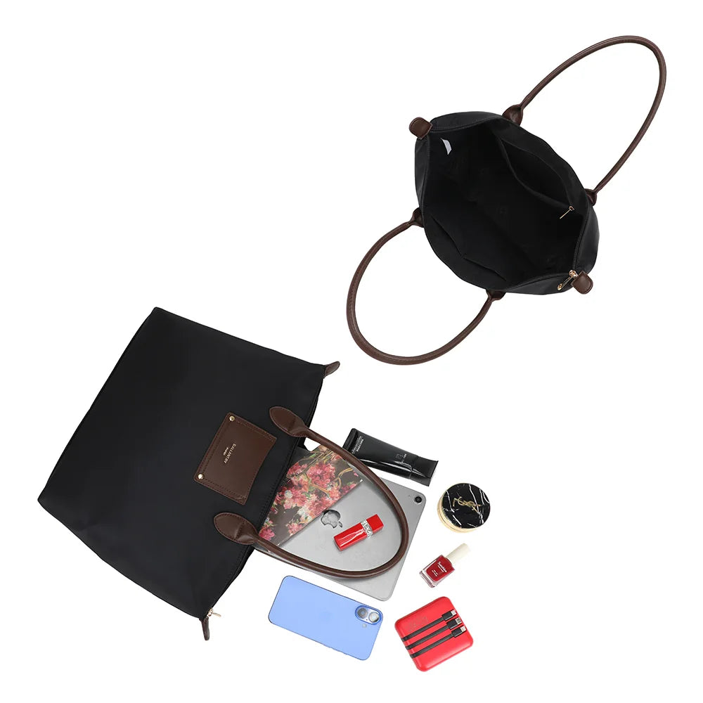 Intérieur doublé du Le Meralis noir avec poches de rangement, dont une poche zippée – réf. Z-06-1