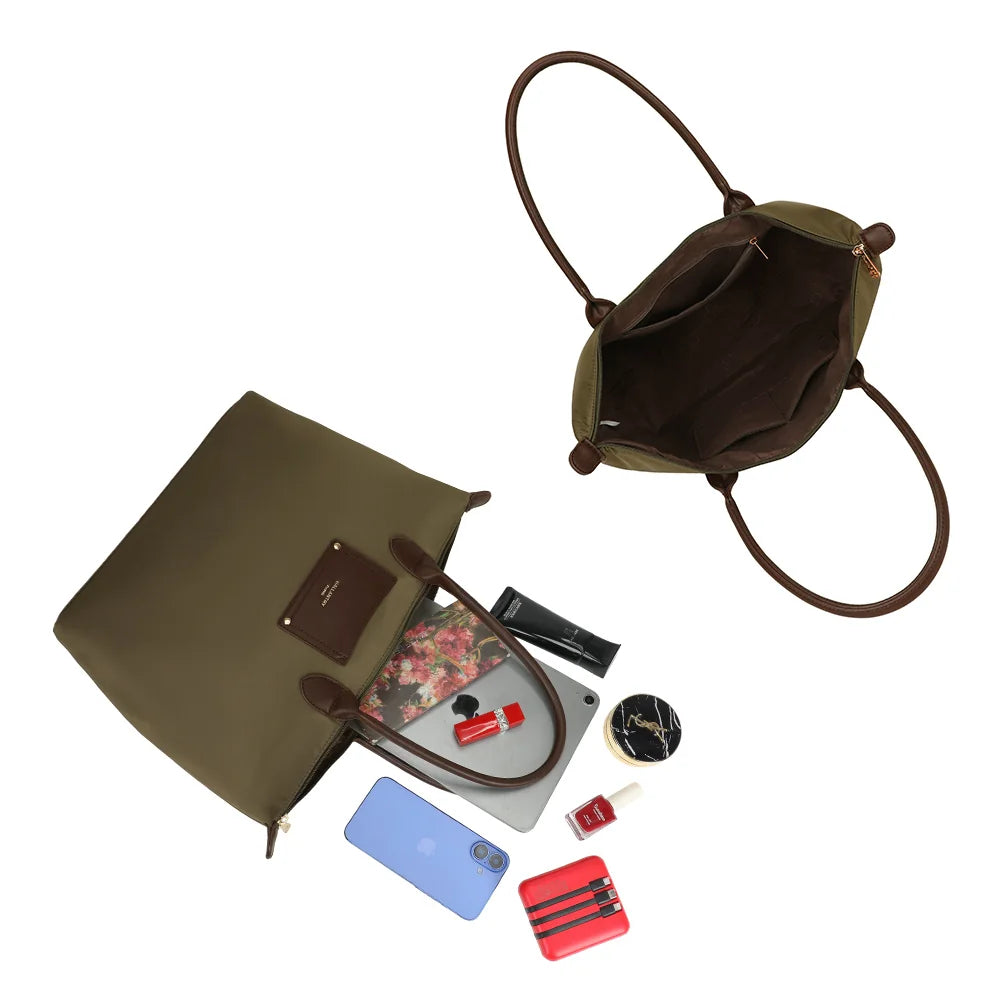 Intérieur doublé du Le Meralis vert foncé avec poches de rangement, dont une poche zippée – réf. Z-06-1