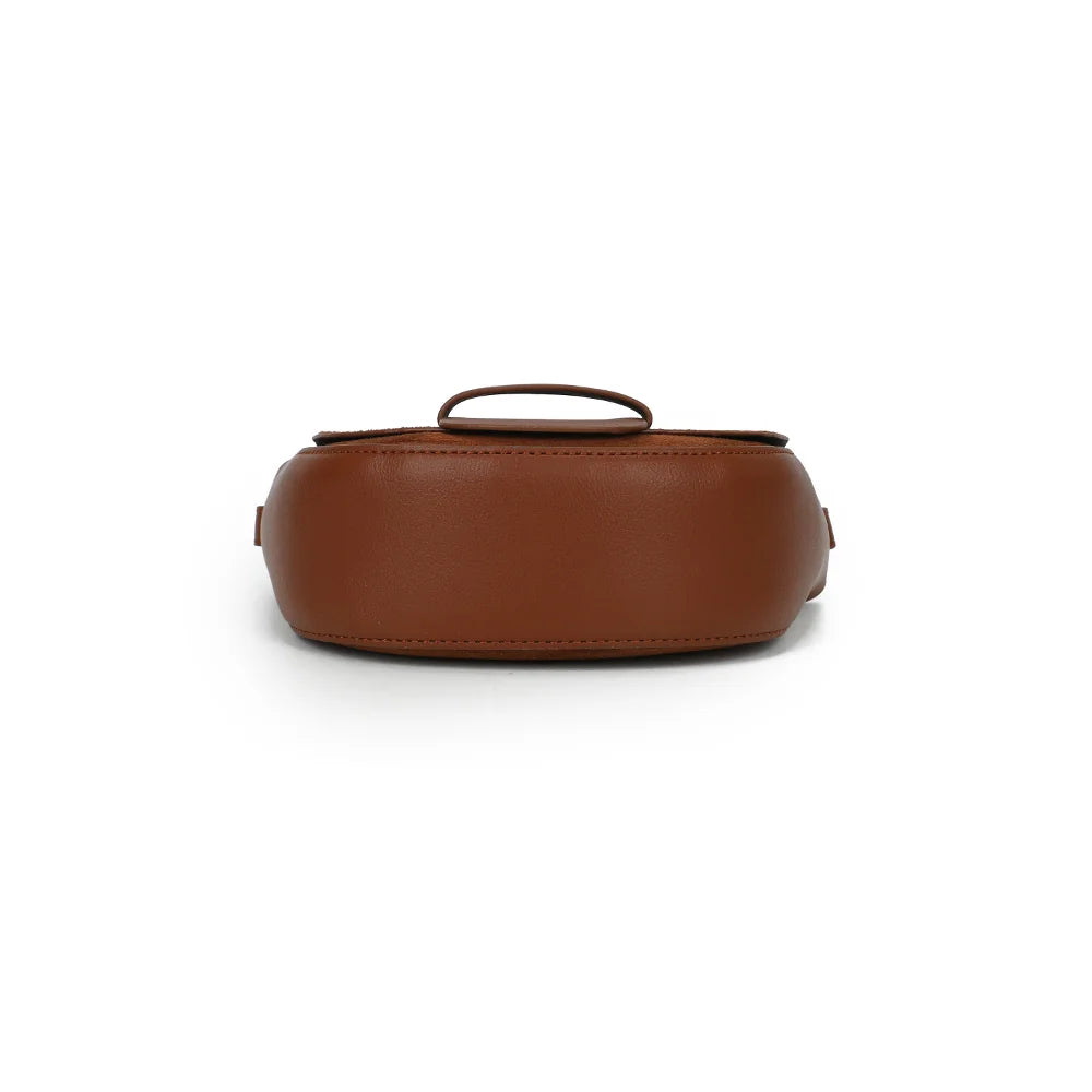 Dessous du Mielia marron foncé, base arrondie qui dessine la silhouette demi-lune du sac – réf. DQ-8665-1