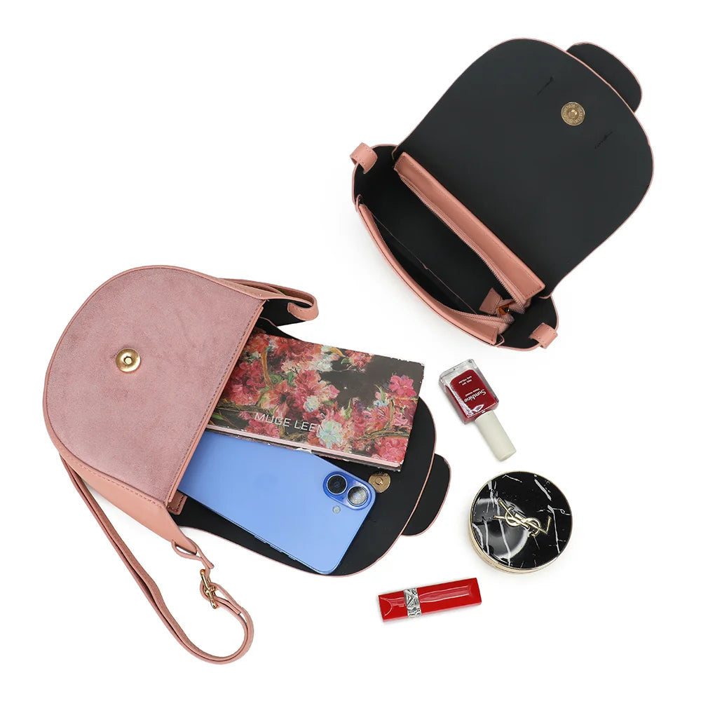 Intérieur du Mielia rose foncé : bouton-pression doré, poche zippée, téléphone et rouge à lèvres – réf. DQ-8665-1