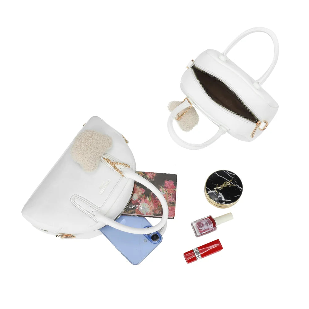 Intérieur du Mistral blanc : fermeture zippée, poche zippée et place pour smartphone et maquillage – réf. R-2070