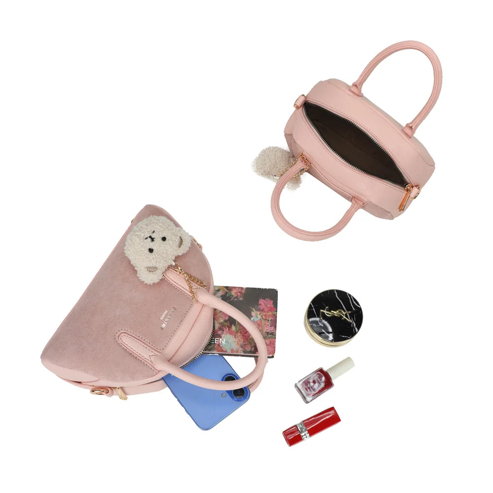 Intérieur du Mistral rose : fermeture zippée, poche zippée et place pour smartphone et maquillage – réf. R-2070