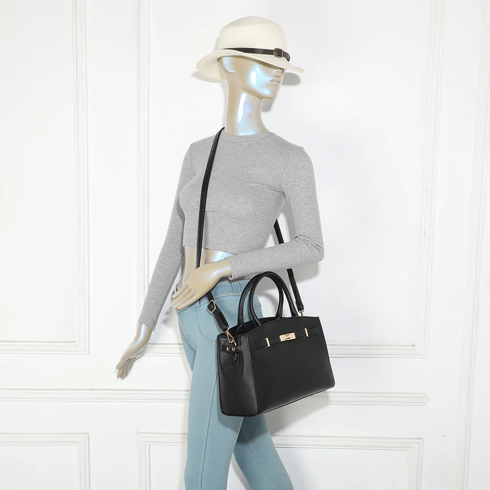 Sac à main femme Le Monceau noir porté, anses arrondies et finitions métalliques dorées – réf. KJ-62097