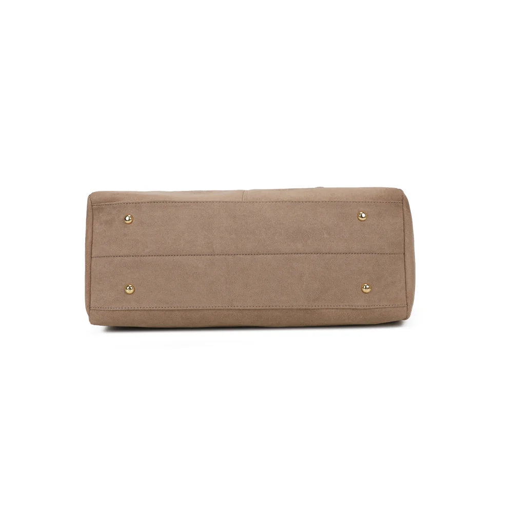 Dessous du Montélia taupe foncé : fond large de 39 × 13 cm, dans la même finition à l’aspect suédé – réf. M-62080-6