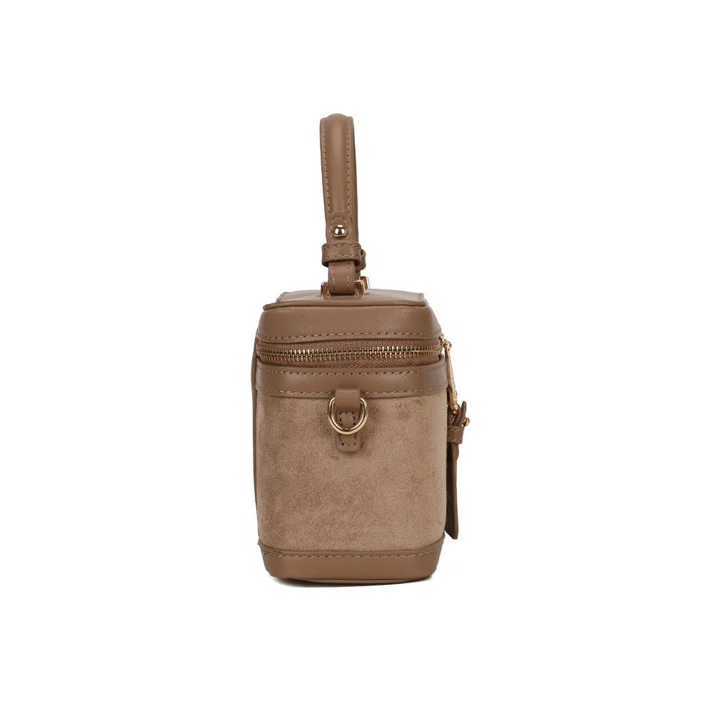 Le Nohé taupe foncé de profil : anneau doré pour la bandoulière et format compact de 9 cm de profondeur – réf. A-9187