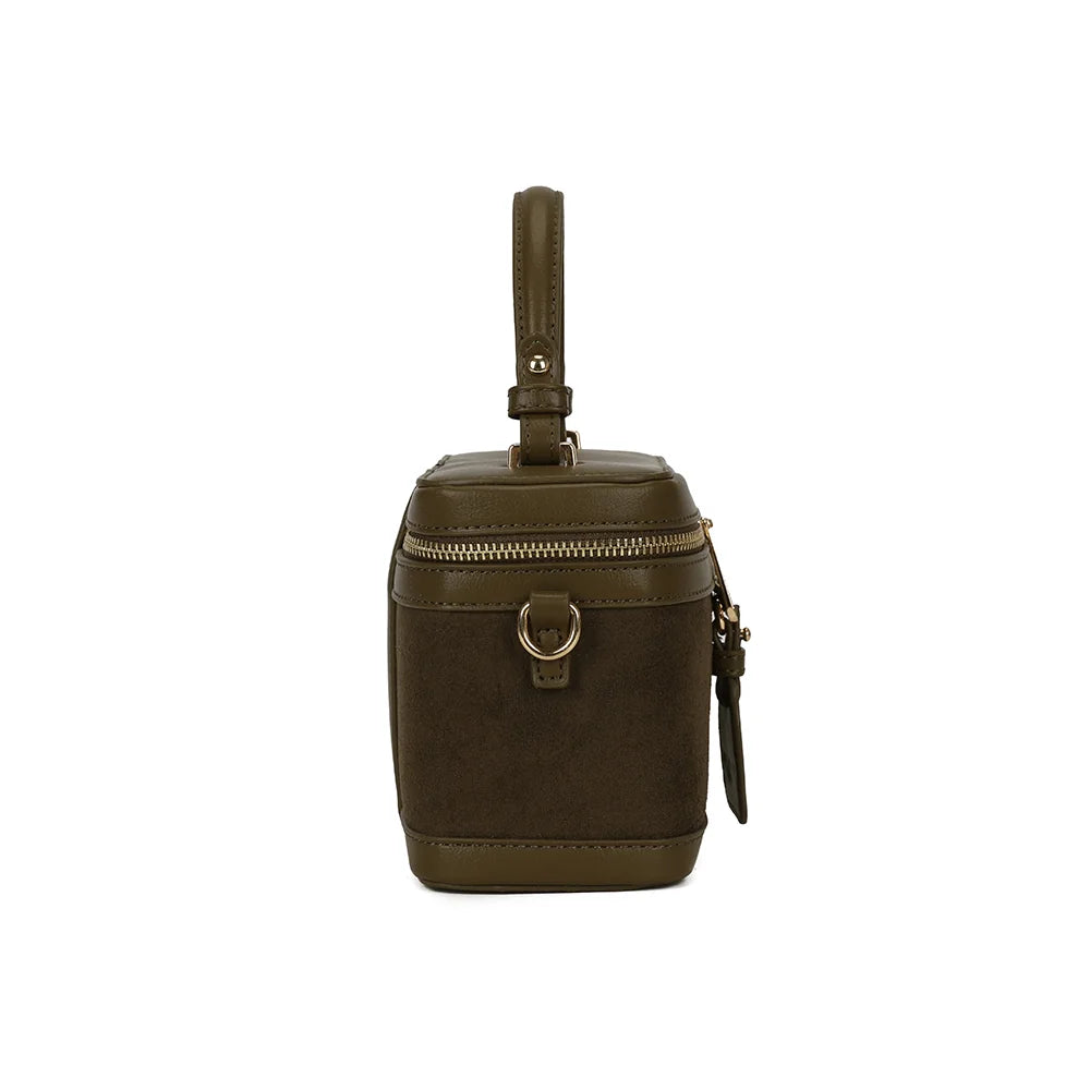 Le Nohé vert foncé de profil : anneau doré pour la bandoulière et format compact de 9 cm de profondeur – réf. A-9187