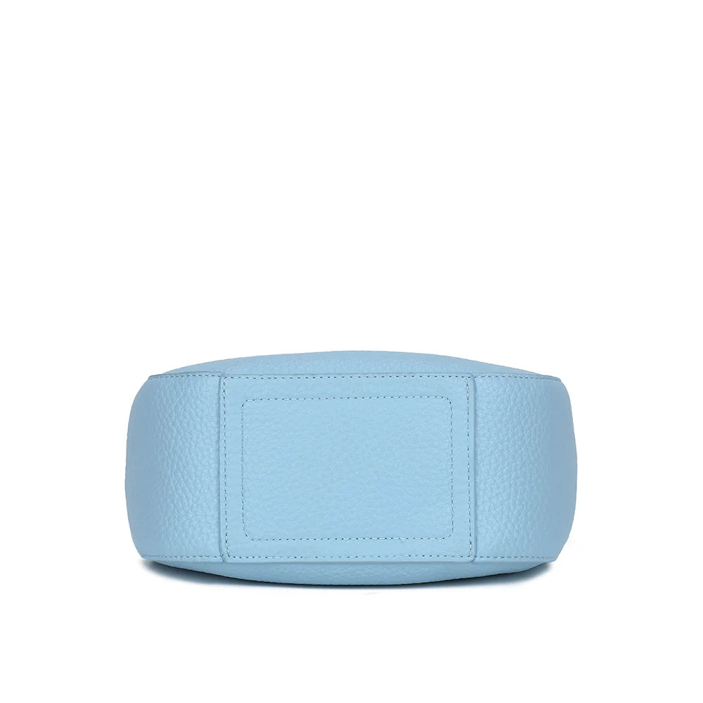 Dessous du Le Nolan bleu clair, base arrondie en simili cuir grainé aux coutures nettes – réf. KJ-62098