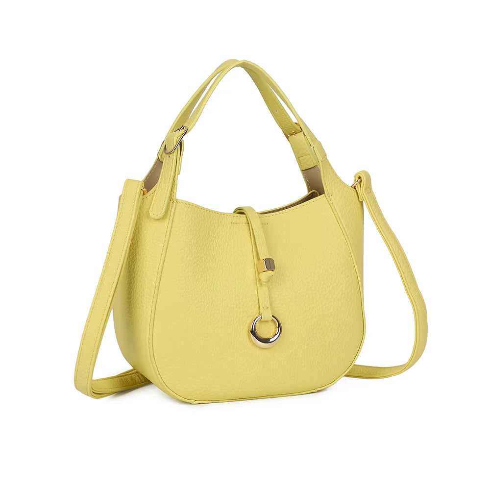 Le Nolan jaune vu de trois quarts : silhouette arrondie et patte nouée à cube doré – réf. KJ-62098