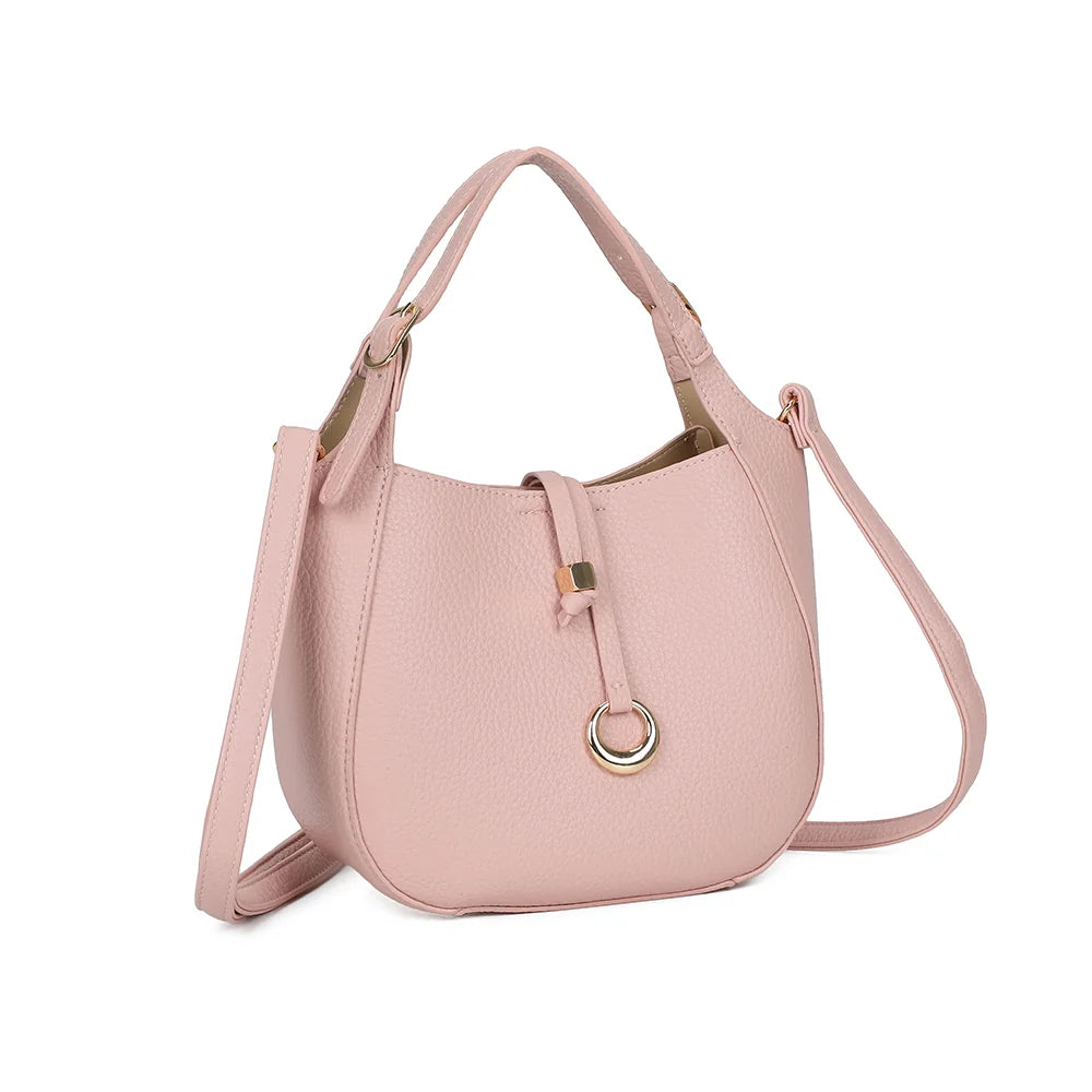 Le Nolan rose vu de trois quarts : silhouette arrondie et patte nouée à cube doré – réf. KJ-62098