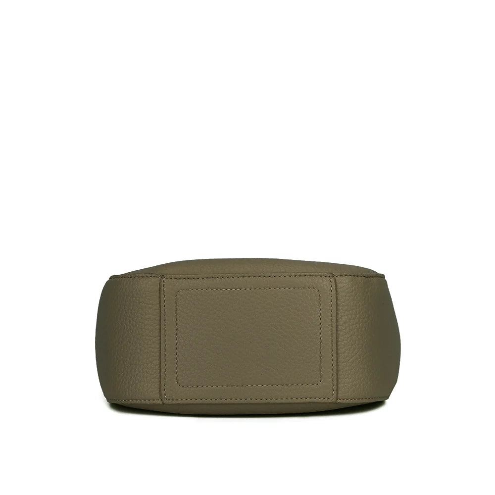 Dessous du Le Nolan vert foncé, base arrondie en simili cuir grainé aux coutures nettes – réf. KJ-62098