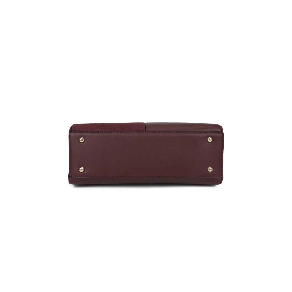 Dessous du sac Le Quadrille bordeaux, base rectangulaire pour une tenue bien droite – réf. A-9172