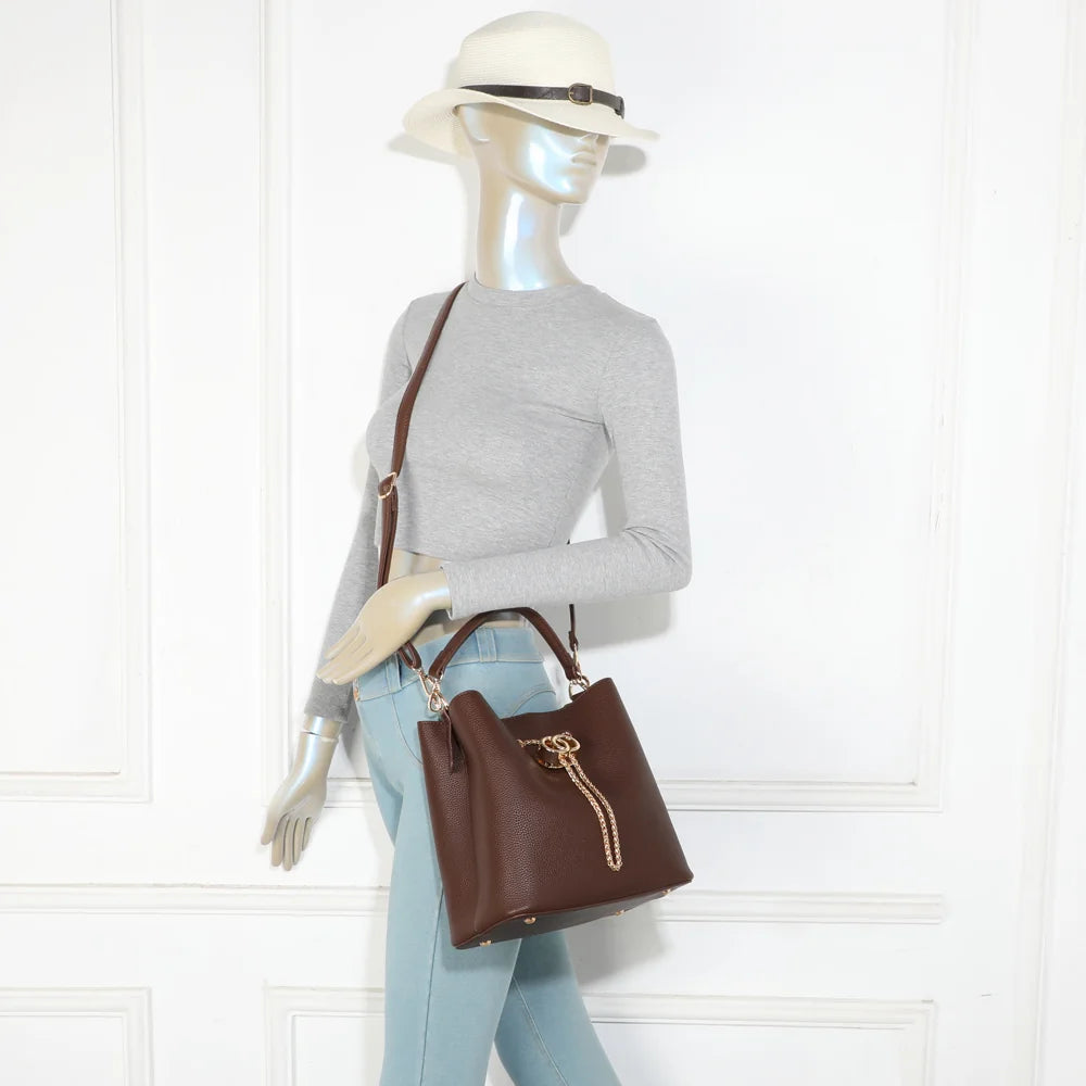 Sac seau femme Le Régent café porté, poignée à la main ou longue bandoulière à l’épaule – réf. G-7505-1