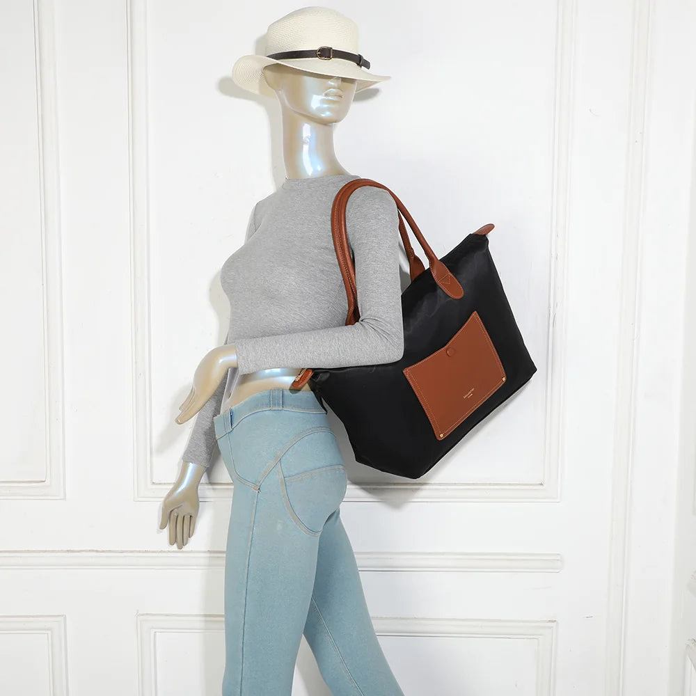 Sac cabas femme Le Roseau noir porté à l’épaule grâce à ses longues anses marron – réf. Z-02-1