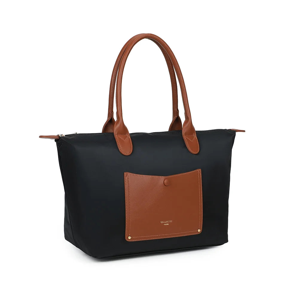 Le Roseau noir de trois quarts : silhouette trapèze et pattes marron aux extrémités du zip – réf. Z-02-1