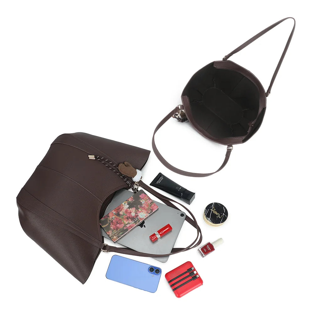 Intérieur du Le Rubino café : grand compartiment qui accueille tablette, téléphone et trousse – réf. KJ-62099