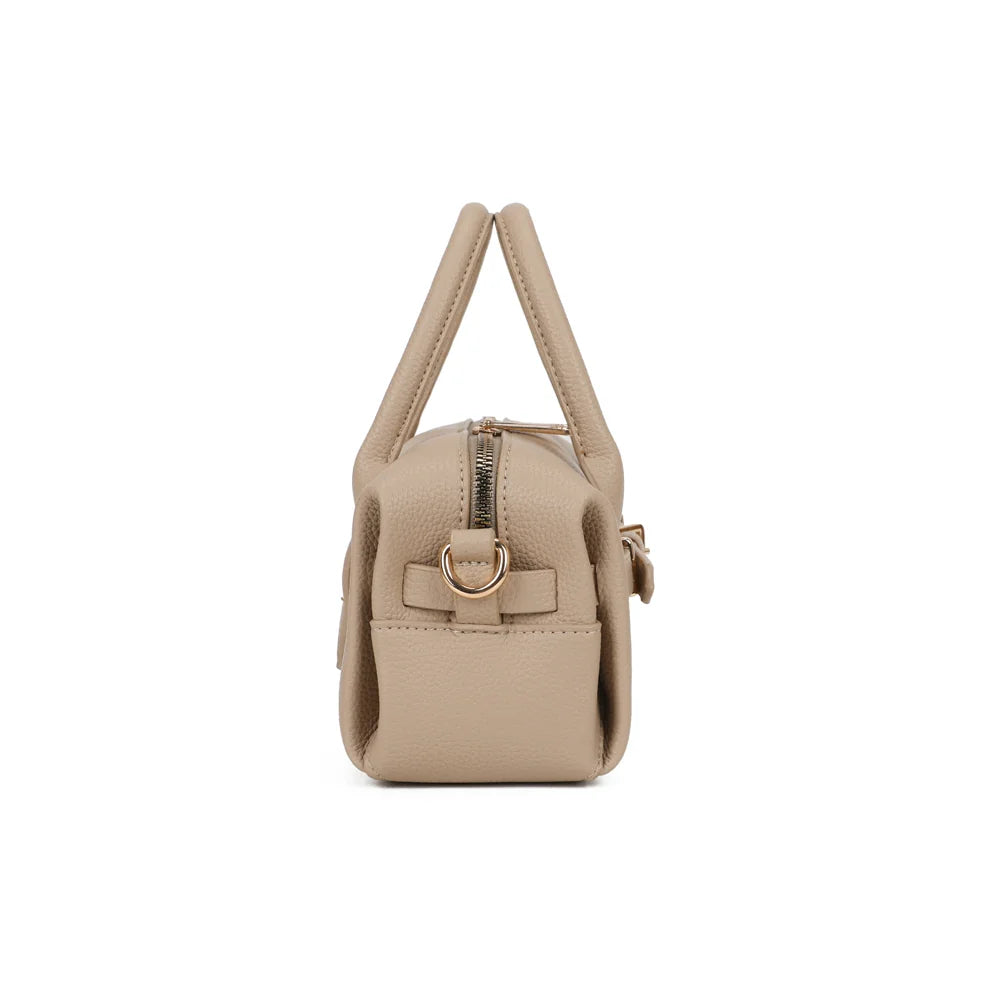 Profil du Le Soft Glam taupe : anneau doré latéral pour accrocher la bandoulière amovible – réf. R-2064-1
