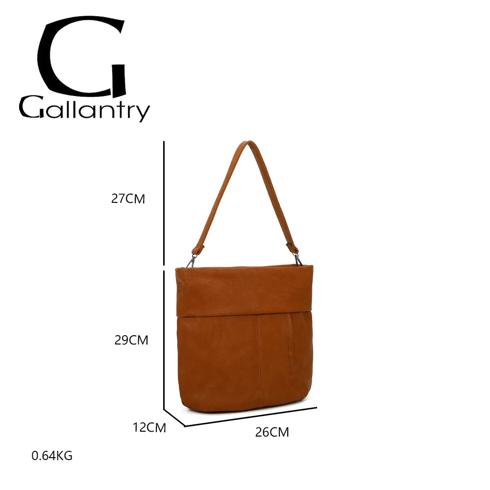 Dimensions du Tote Chic camel : 26 × 12 × 29 cm, anse de 27 cm, poids 0,64 kg – réf. KJ-62035