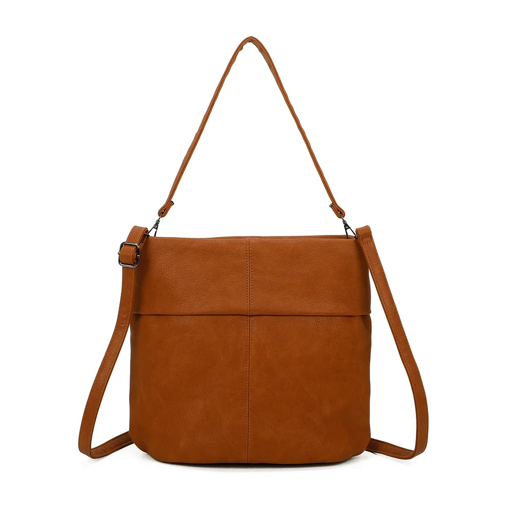 Dos du Tote Chic camel : simili cuir grainé et bande rabattue sur le haut du sac – réf. KJ-62035