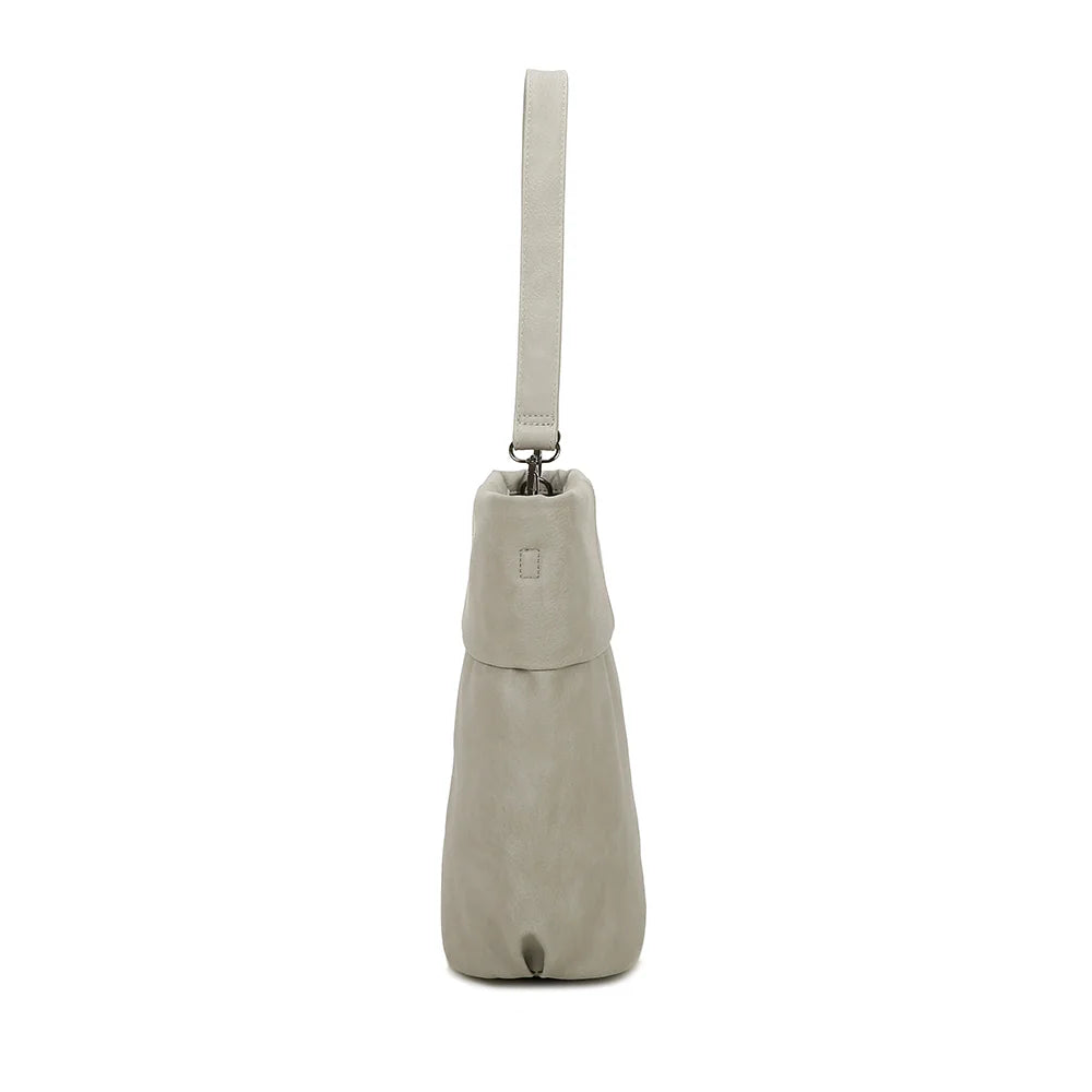 Profil du Tote Chic gris : 12 cm de profondeur et anse fixée par mousquetons métal – réf. KJ-62035