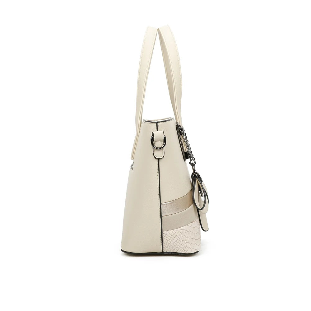 Profil du Le Valmire beige : attache latérale à mousqueton pour la bandoulière amovible – réf. M-9329-26