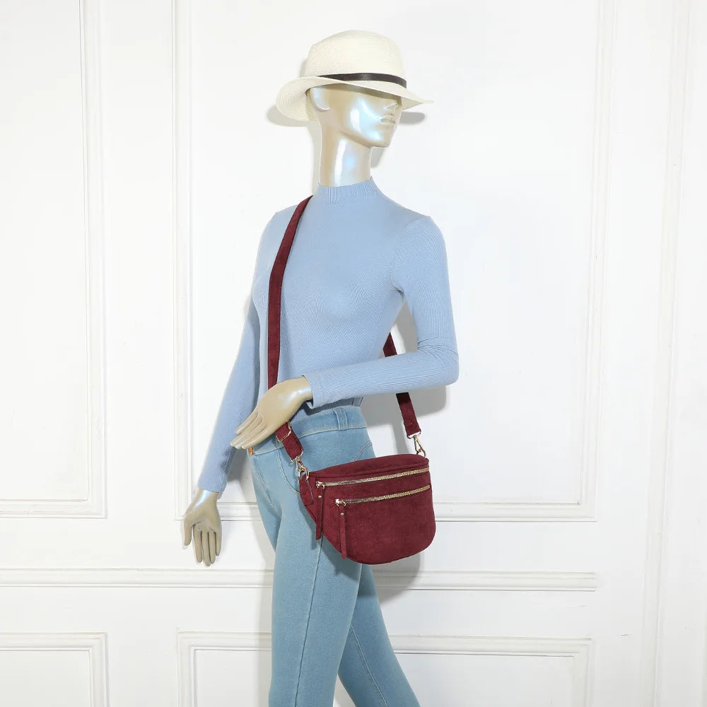 Sac banane femme Léna Suédine bordeaux porté en travers du corps grâce à sa bandoulière réglable – réf. Z-83051-9