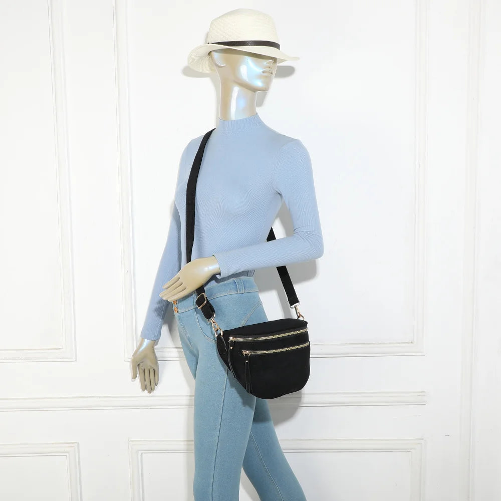 Sac banane femme Léna Suédine noir porté en travers du corps grâce à sa bandoulière réglable – réf. Z-83051-9