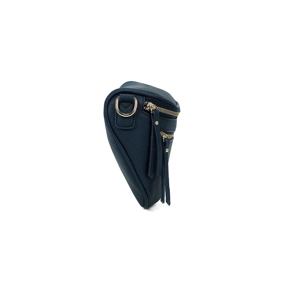 Profil du sac banane Léonie bleu foncé : 10 cm de profondeur et anneau doré pour la bandoulière – réf. Z-83051-8