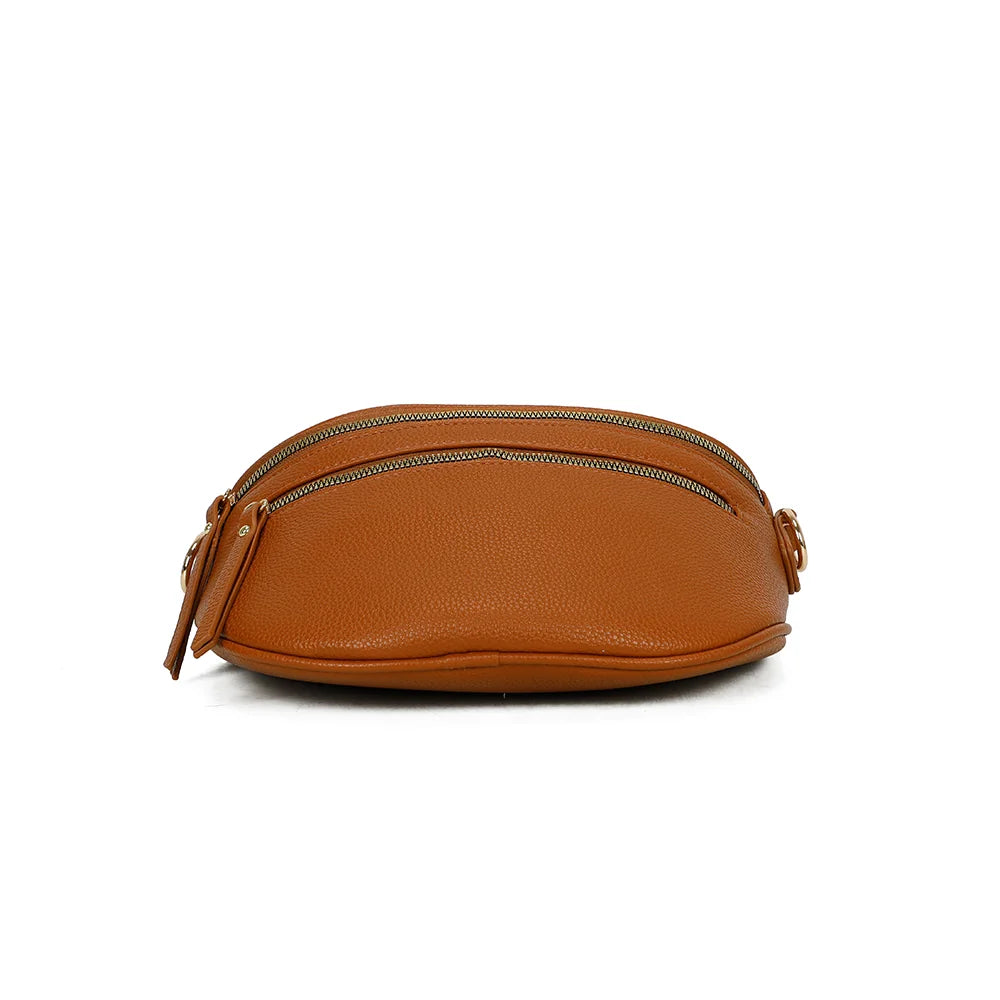 Dessous arrondi du Léonie marron en simili cuir grainé, vu depuis la base de ce format compact – réf. Z-83051-8