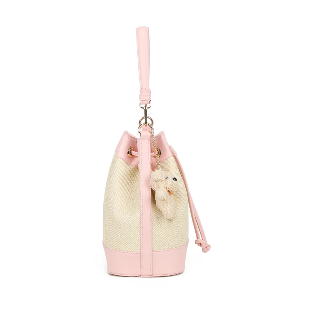 Profil du Lila Bucket rose : 14 cm de profondeur et mousquetons dorés de la bandoulière – réf. KJ-62050-2