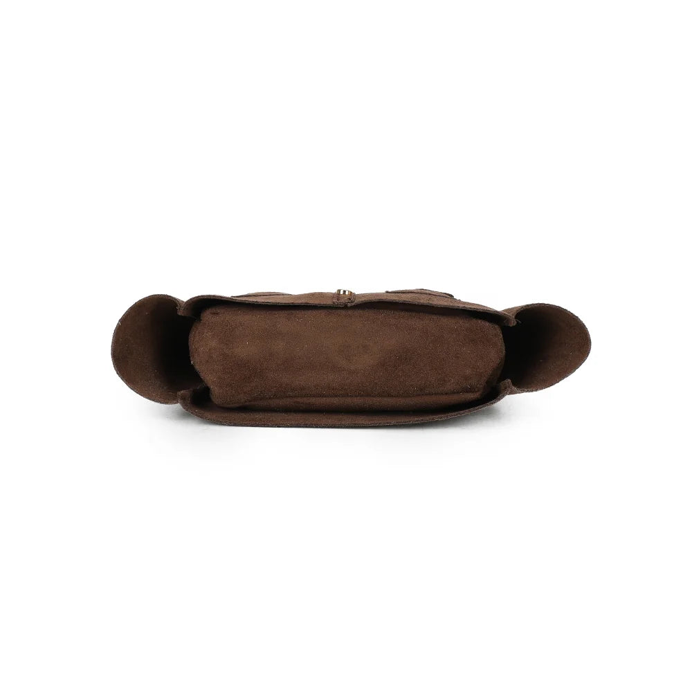 Dessous du sac Lily café : base de 20 × 7 cm en synthétique effet suédine ton sur ton – réf. R-2034
