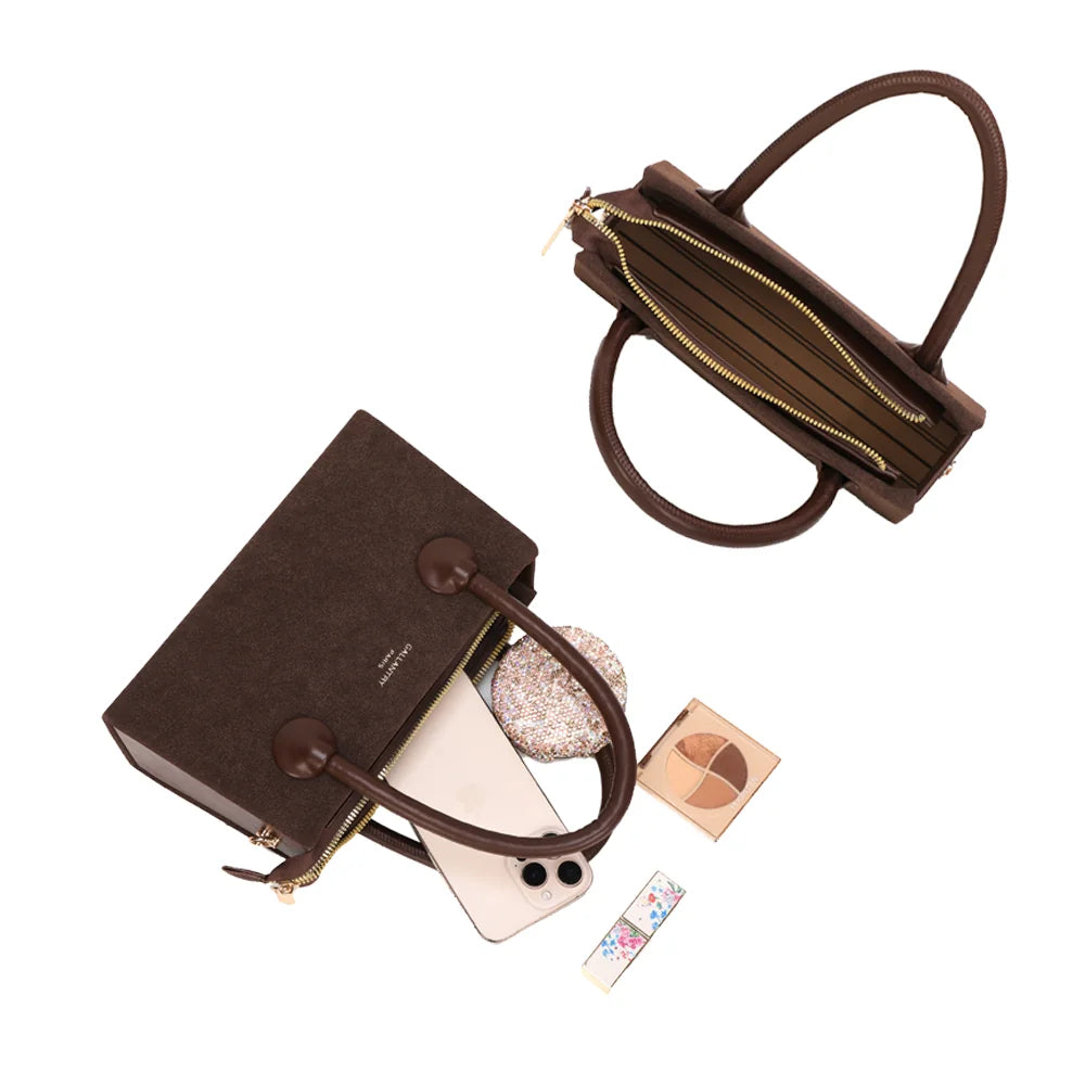 Intérieur du Liora café : compartiment zippé pour le téléphone, le maquillage et les petits essentiels – réf. YL-26014-1