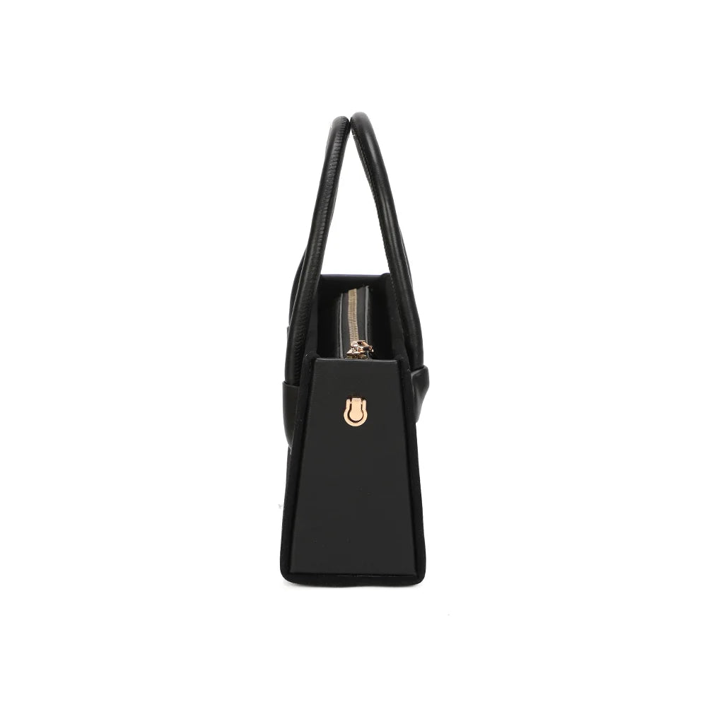 Profil du Liora noir : 9 cm de profondeur, côté lisse et attache dorée de la bandoulière – réf. YL-26014-1