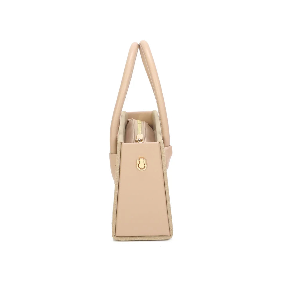 Profil du Liora taupe : 9 cm de profondeur, côté lisse et attache dorée de la bandoulière – réf. YL-26014-1