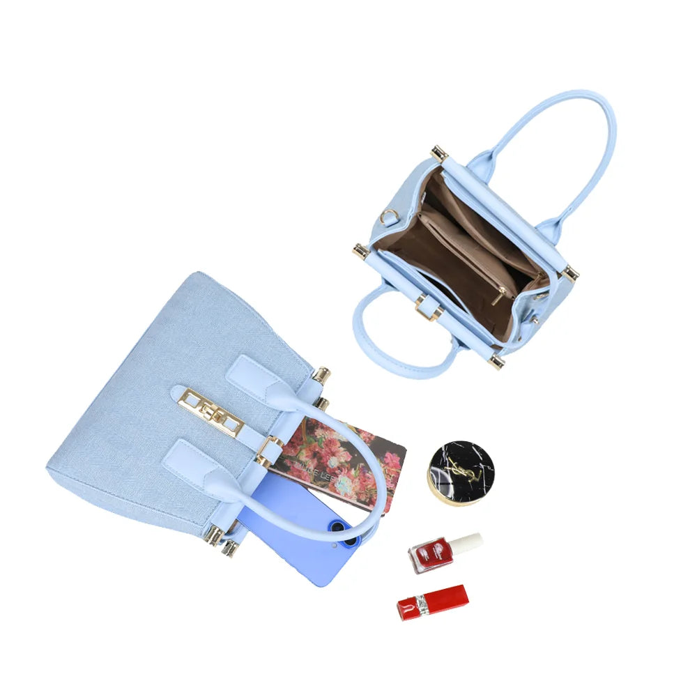 Intérieur compartimenté du Loria Signature bleu clair, pour ranger téléphone et petits essentiels – réf. A-9165