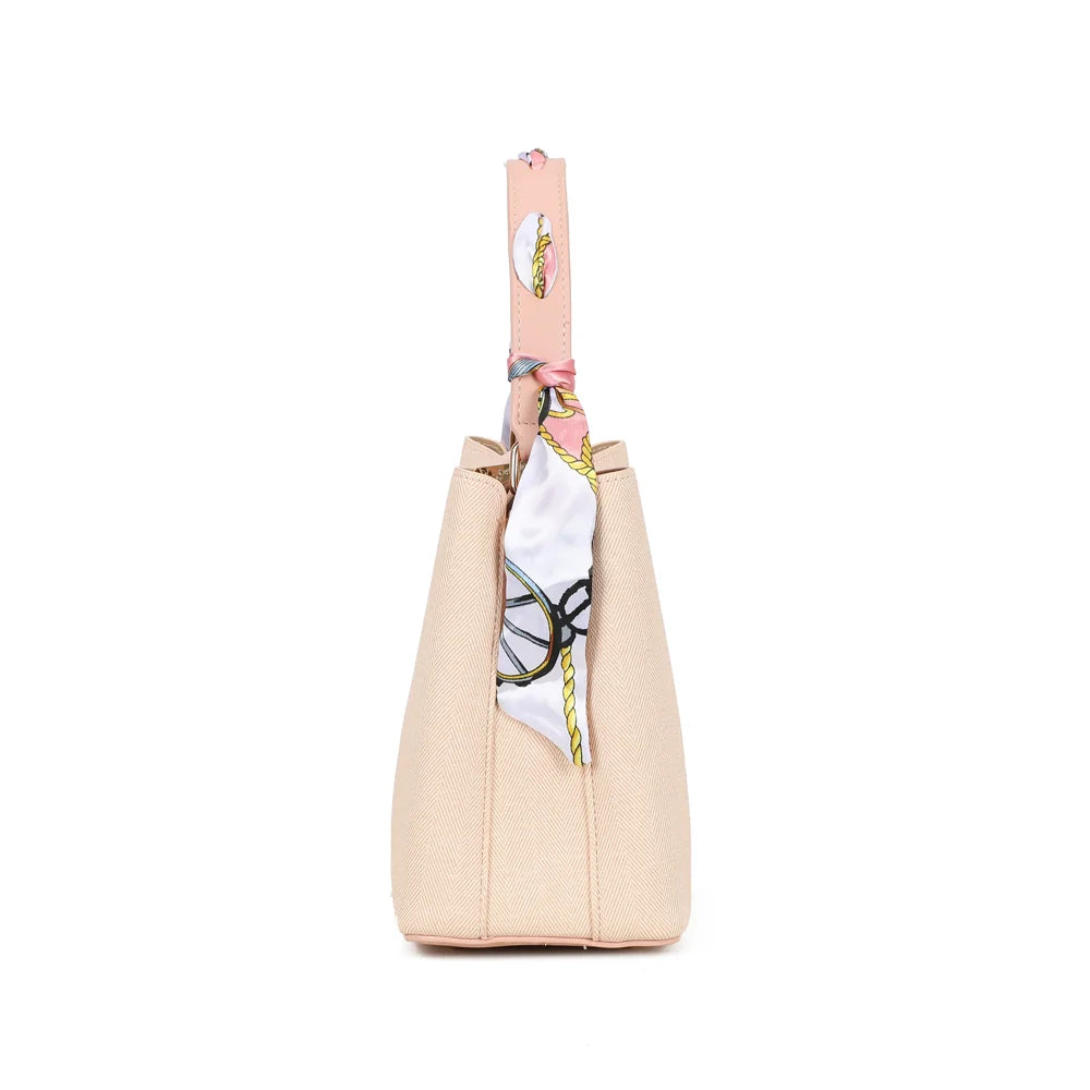 Profil du sac Luma rose : 12 cm de profondeur et anneaux métalliques dorés d’attache – réf. A-9146