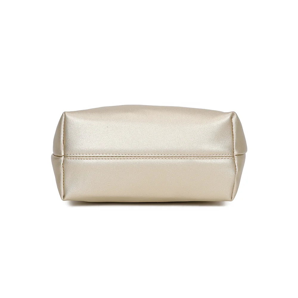 Dessous du Lumière Perle or, fond en synthétique lisse assorti au reste du petit sac – réf. KJ-62044