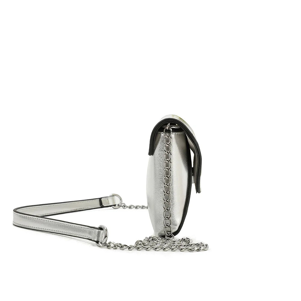 Profil de la pochette Luminia argent : format fin de 3 cm, facile à glisser partout – réf. R-1702