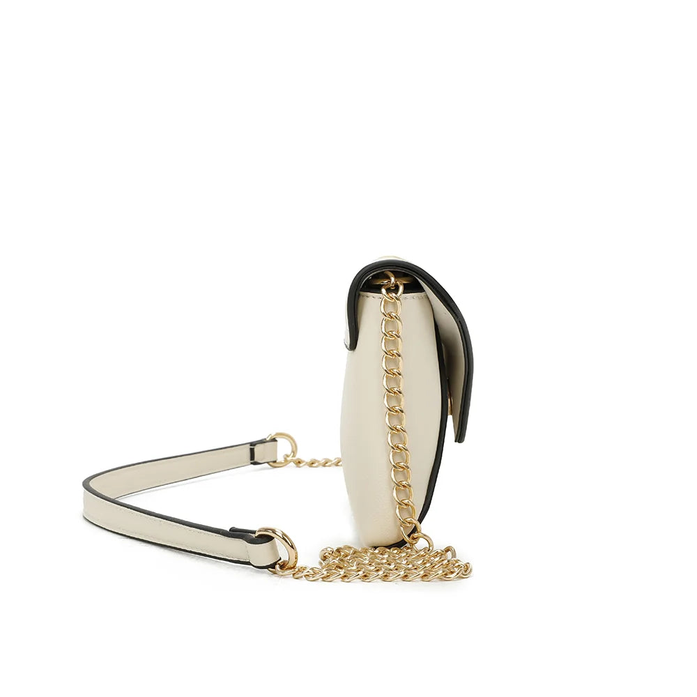 Profil de la pochette Luminia beige : format fin de 3 cm, facile à glisser partout – réf. R-1702