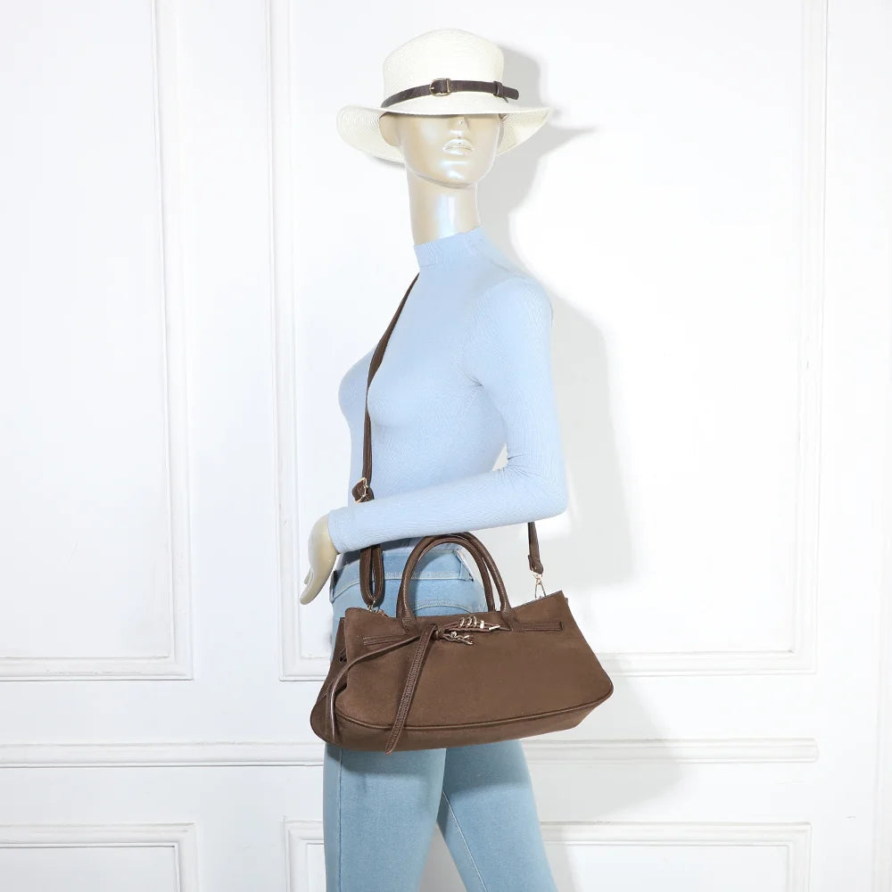 Sac à main femme Lunéa café porté, avec sa sangle réglable et amovible – réf. R-2022-1