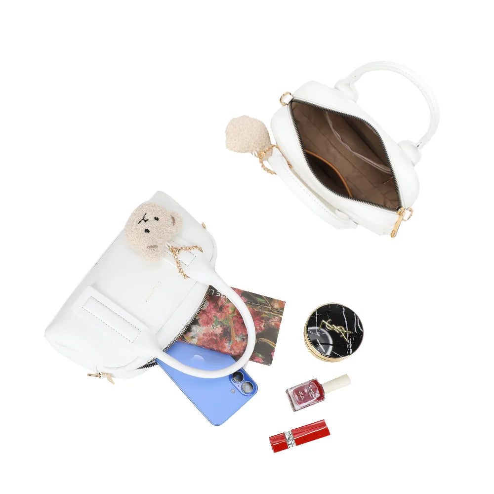 Intérieur du Lya blanc : compartiment principal zippé pour téléphone, clés et maquillage – réf. KJ-62067