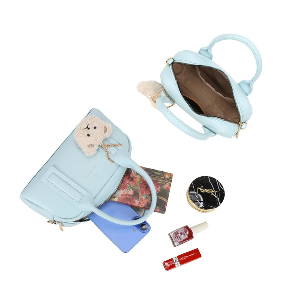 Intérieur du Lya bleu clair : compartiment principal zippé pour téléphone, clés et maquillage – réf. KJ-62067