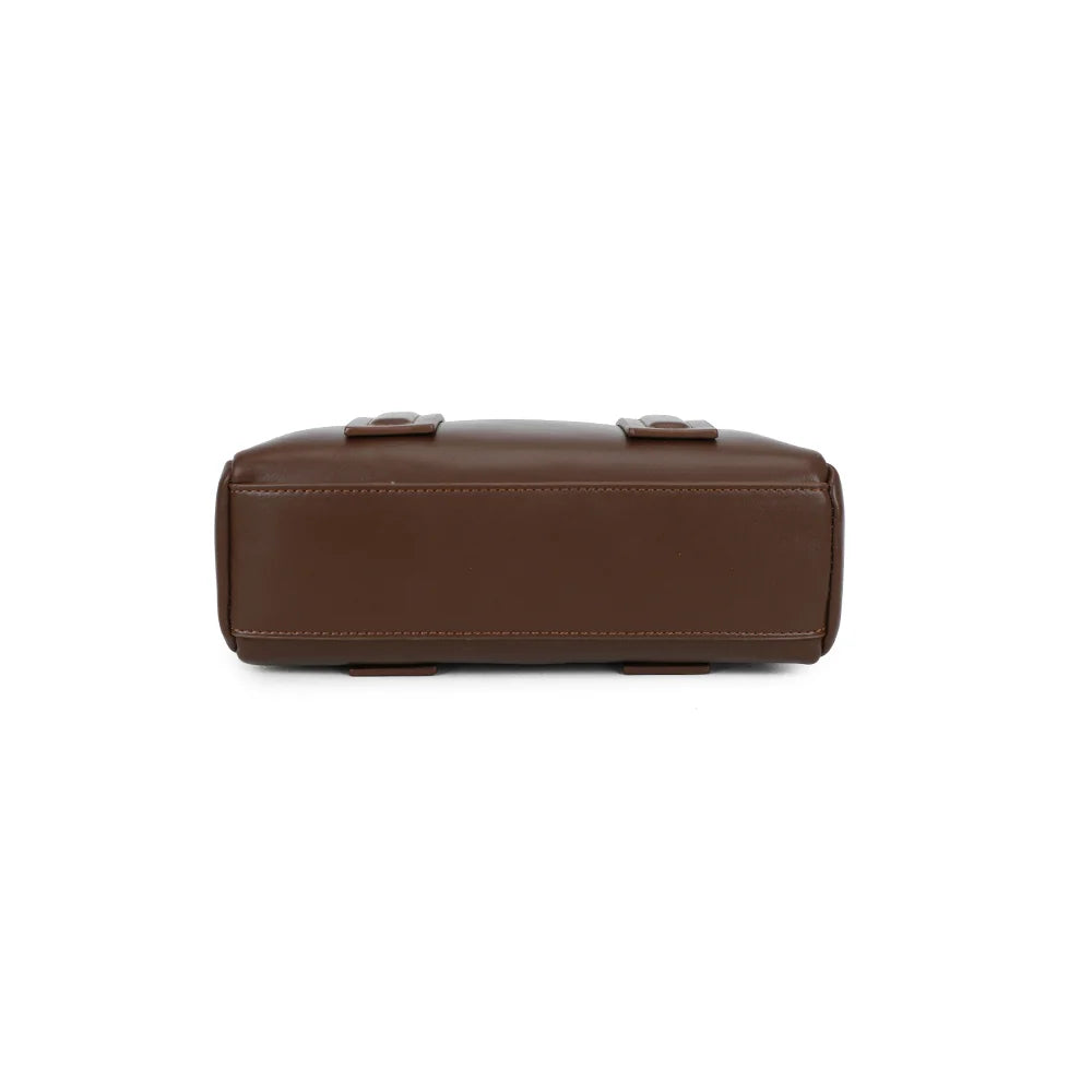 Dessous du sac Lya café, base de 23,5 × 8 cm pour une silhouette bowling compacte – réf. KJ-62067