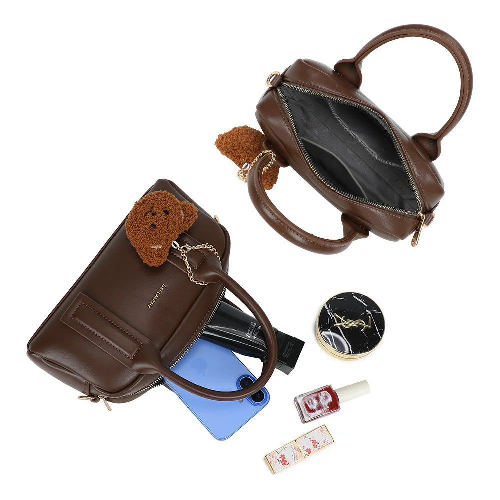 Intérieur du Lya café : compartiment principal zippé pour téléphone, clés et maquillage – réf. KJ-62067