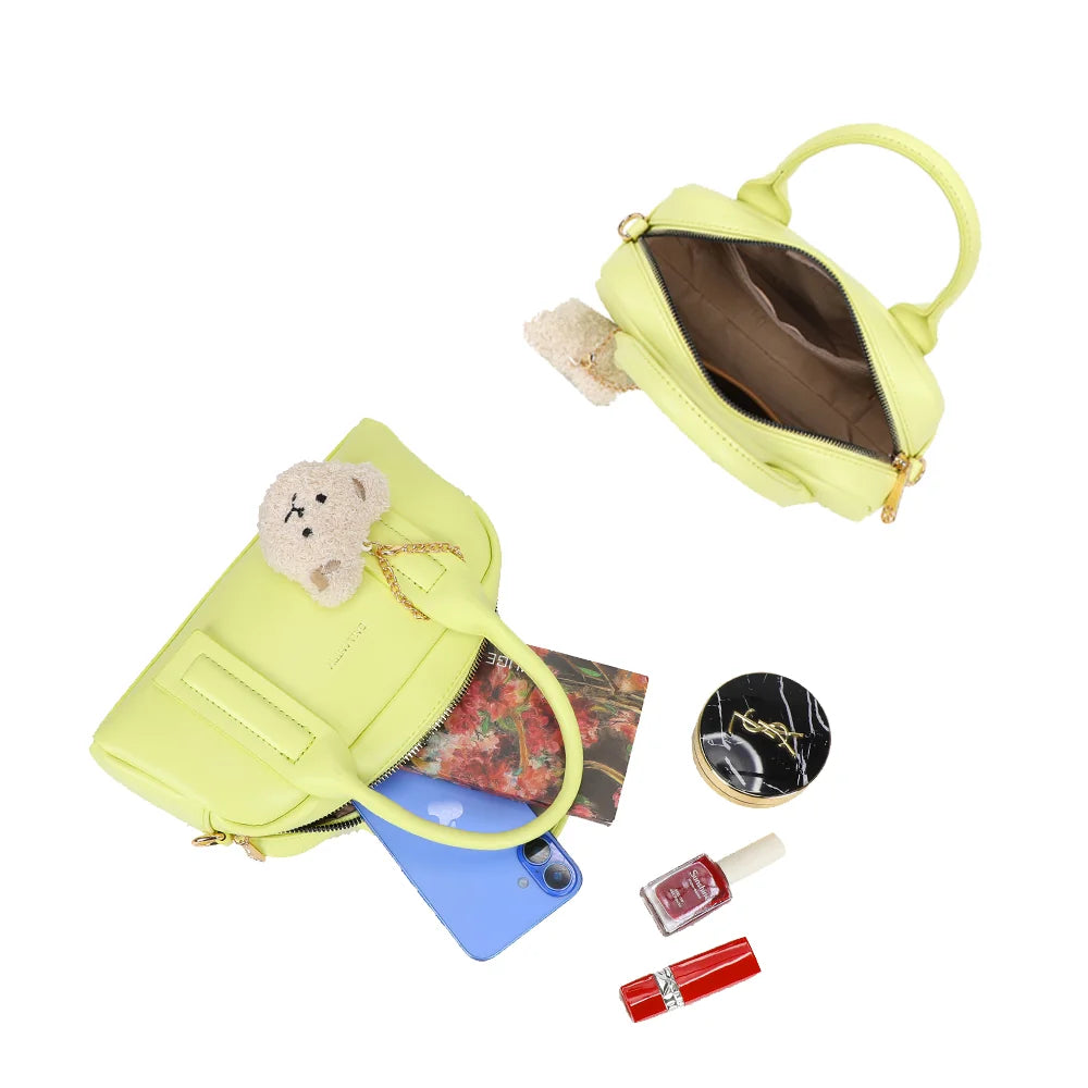 Intérieur du Lya jaune : compartiment principal zippé pour téléphone, clés et maquillage – réf. KJ-62067