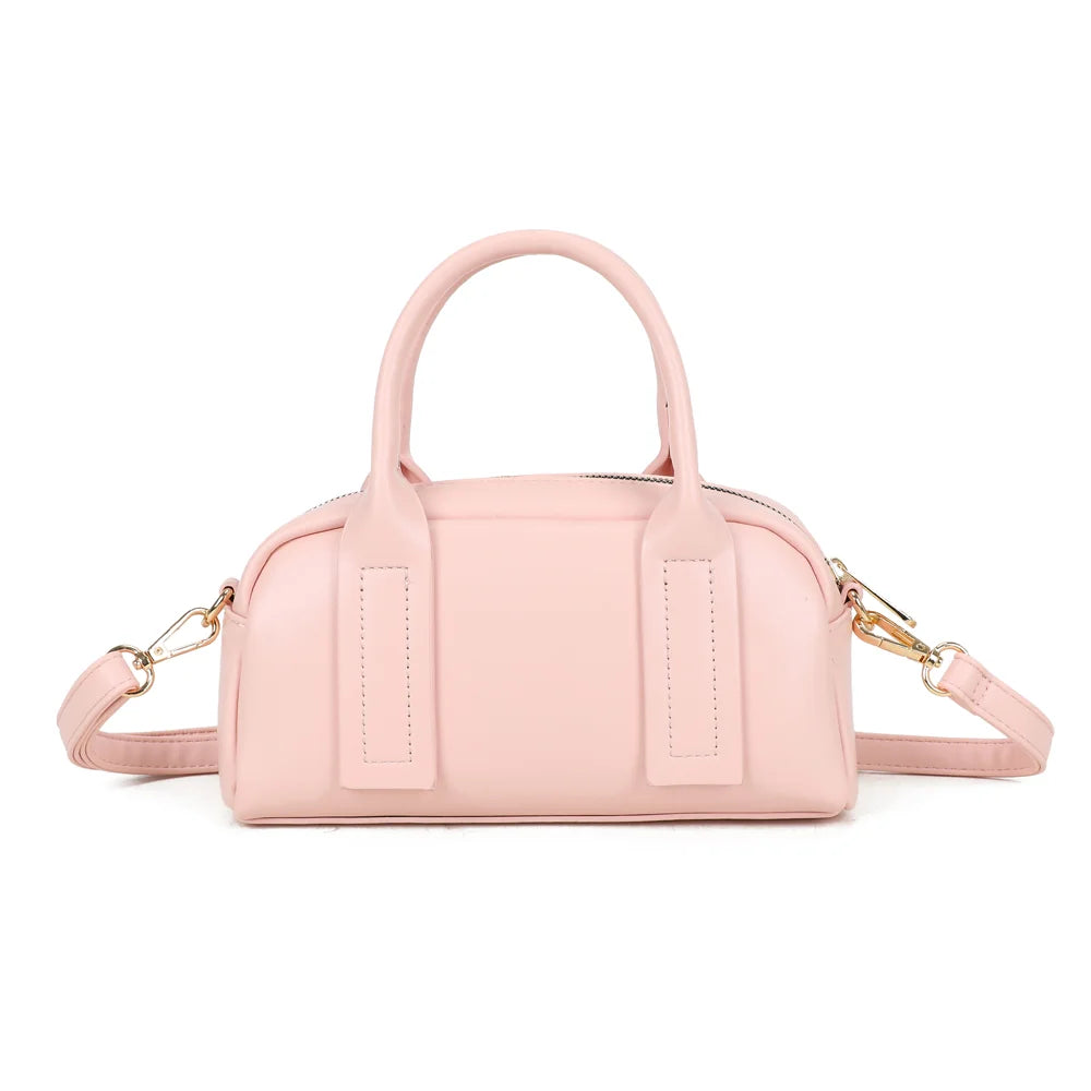 Dos du sac Lya rose : surface synthétique lisse, pattes d’anses surpiquées et silhouette compacte – réf. KJ-62067