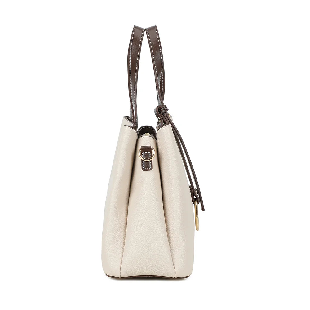 Profil du Madeleine beige/coffee : soufflet latéral et attache de bandoulière à mousqueton doré – réf. DG-5815