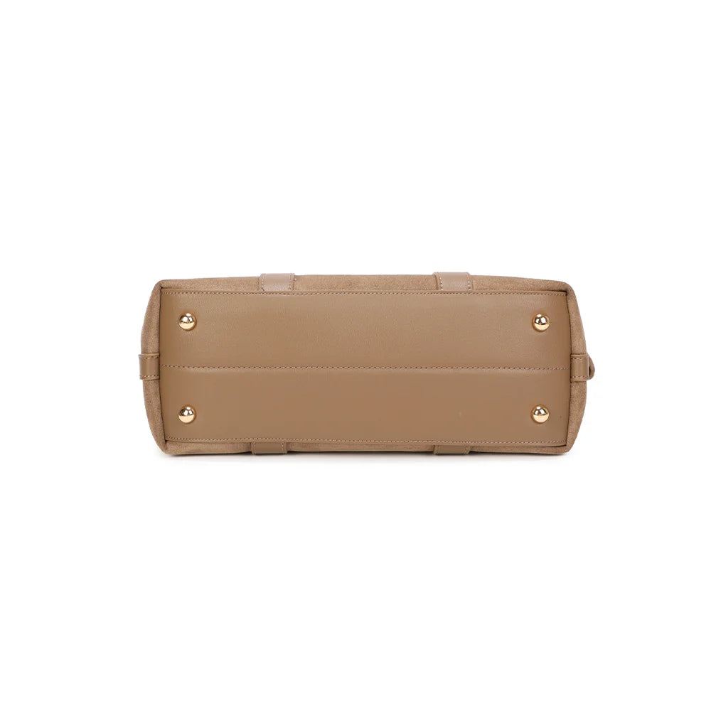 Dessous du sac Maëva taupe foncé, base nette qui garde la silhouette bien structurée – réf. R-2019