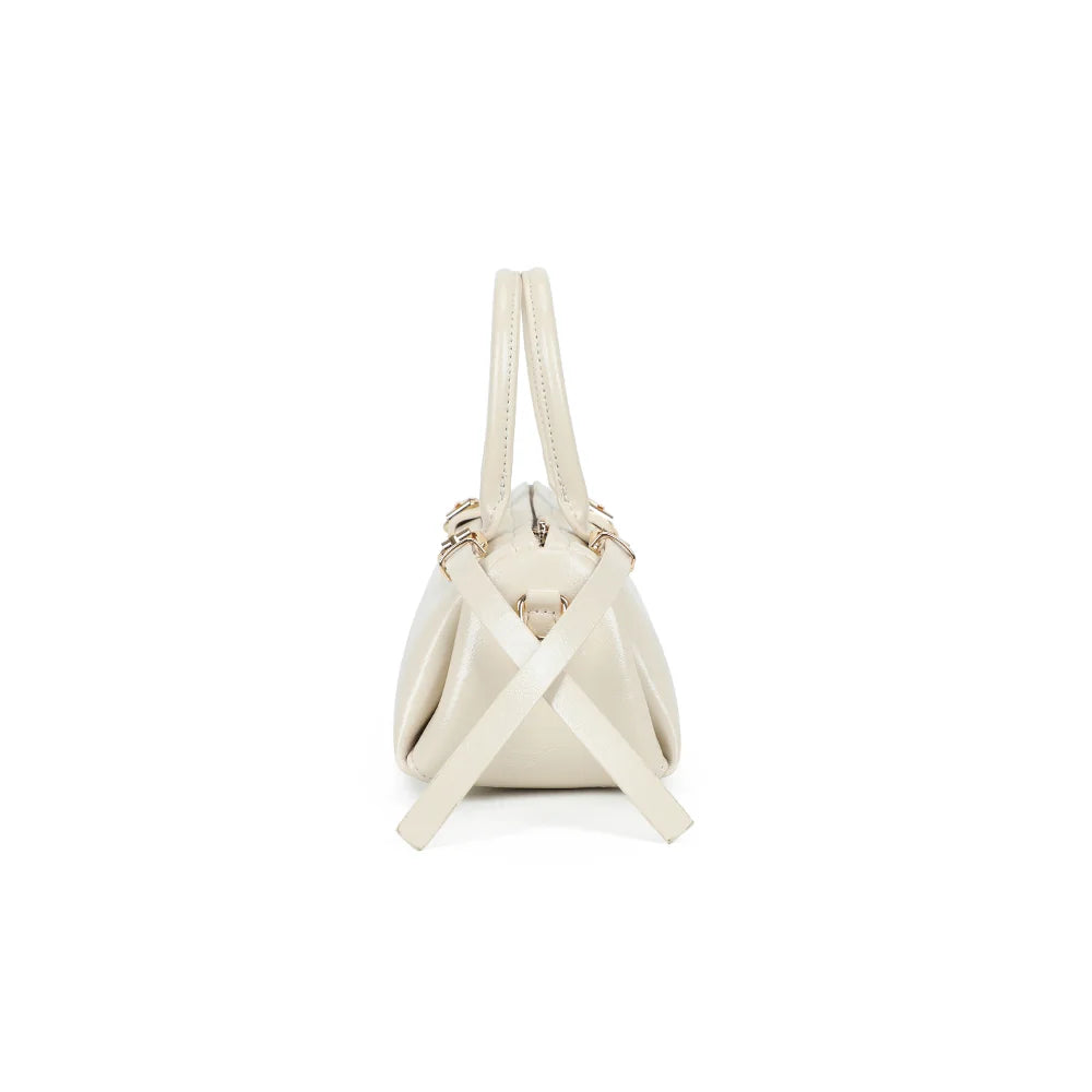 Profil du sac Maïa beige avec son attache de bandoulière à mousqueton doré – réf. KJ-62062