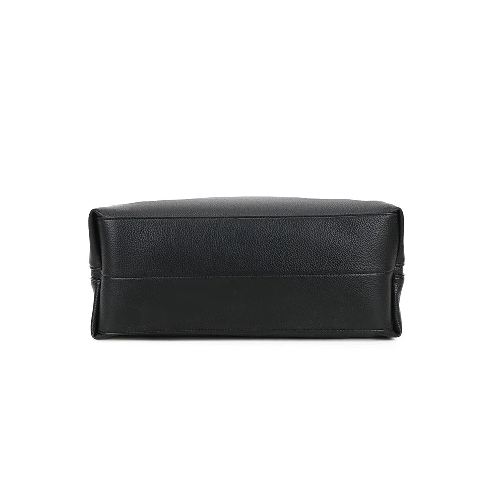 Dessous du Majestia noir pour apprécier la base large de ce sac de 40 cm de longueur – réf. M-9460-1
