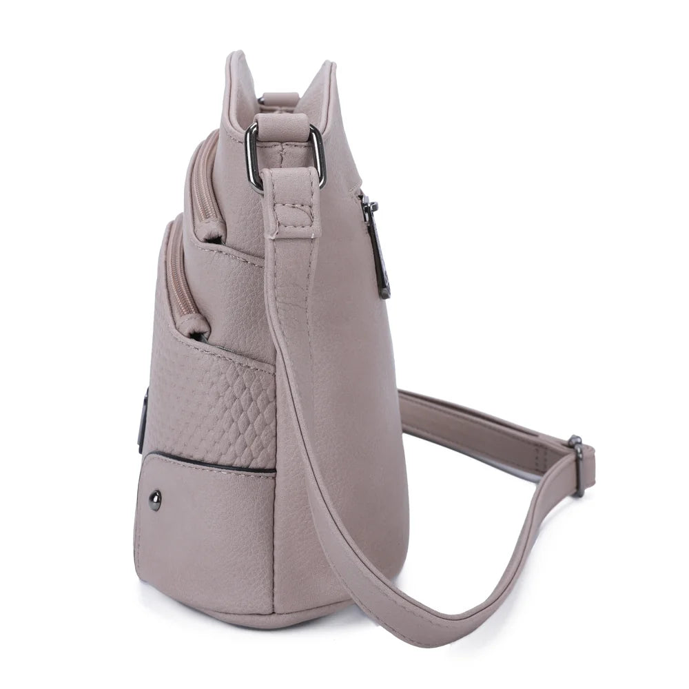 Profil du Marceau taupe : volume compact de 12 cm de profondeur et bandoulière réglable – réf. M-9263-5